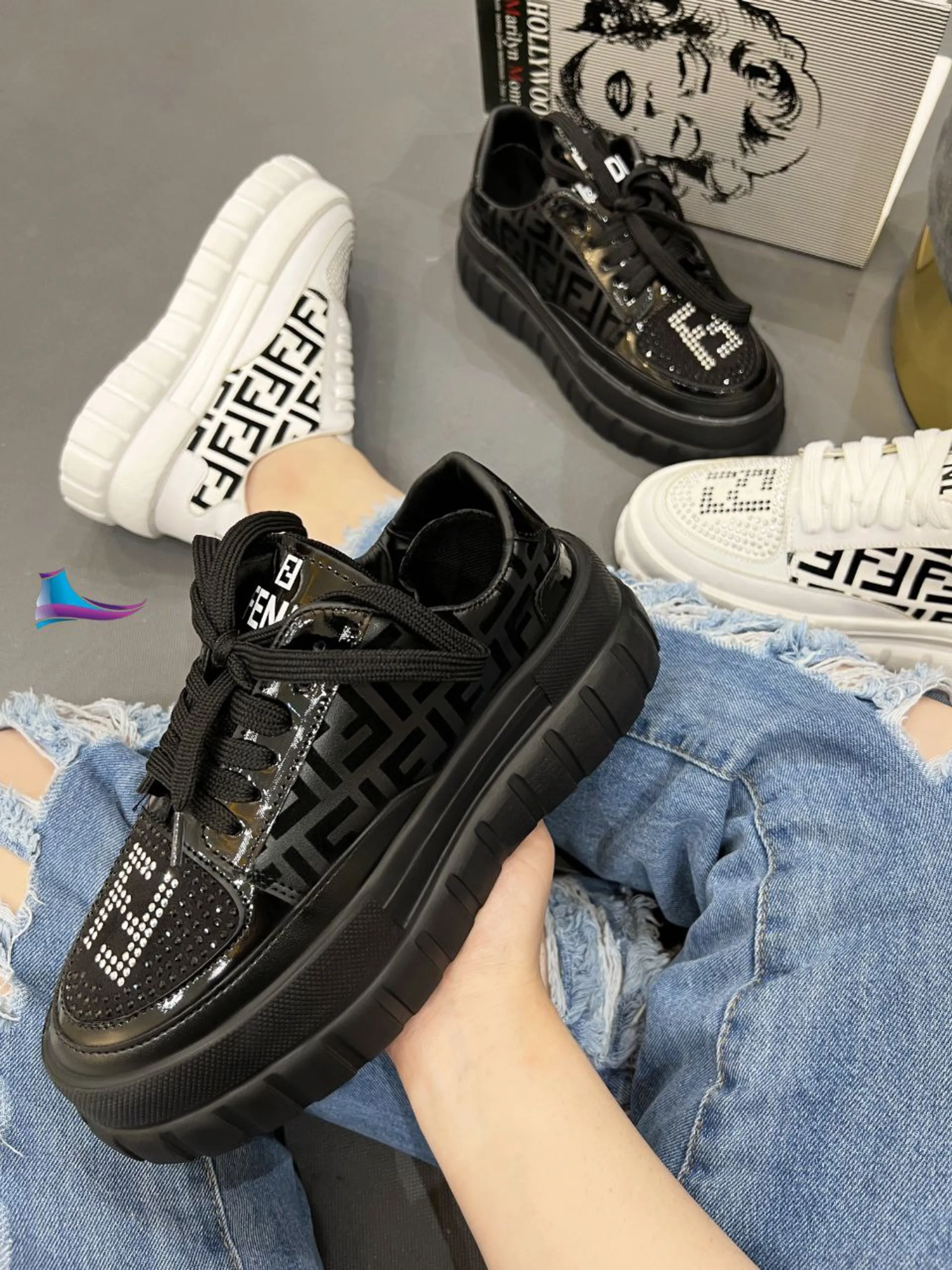 کتونی زنانه فندی