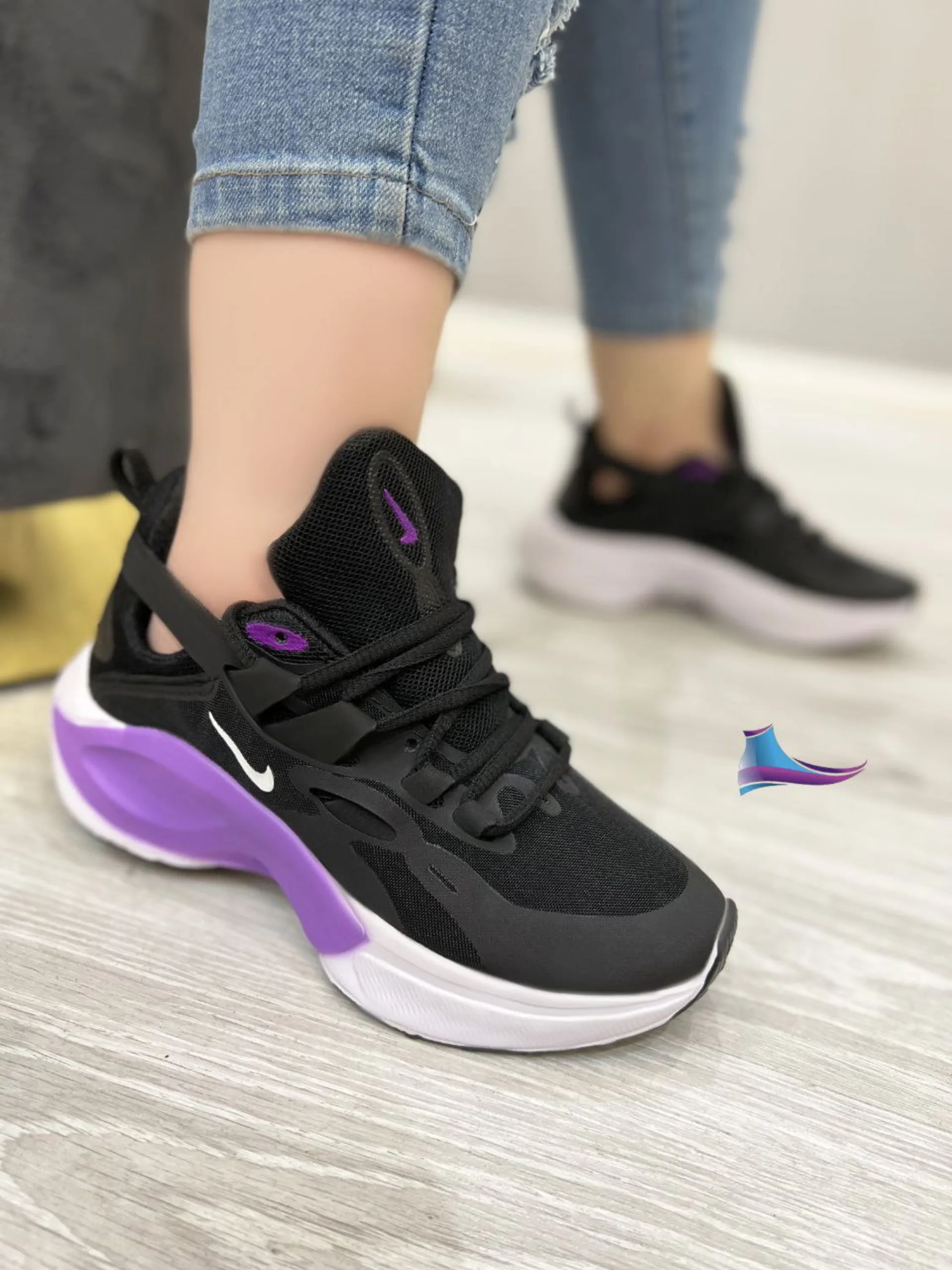 کتونی نایک توری