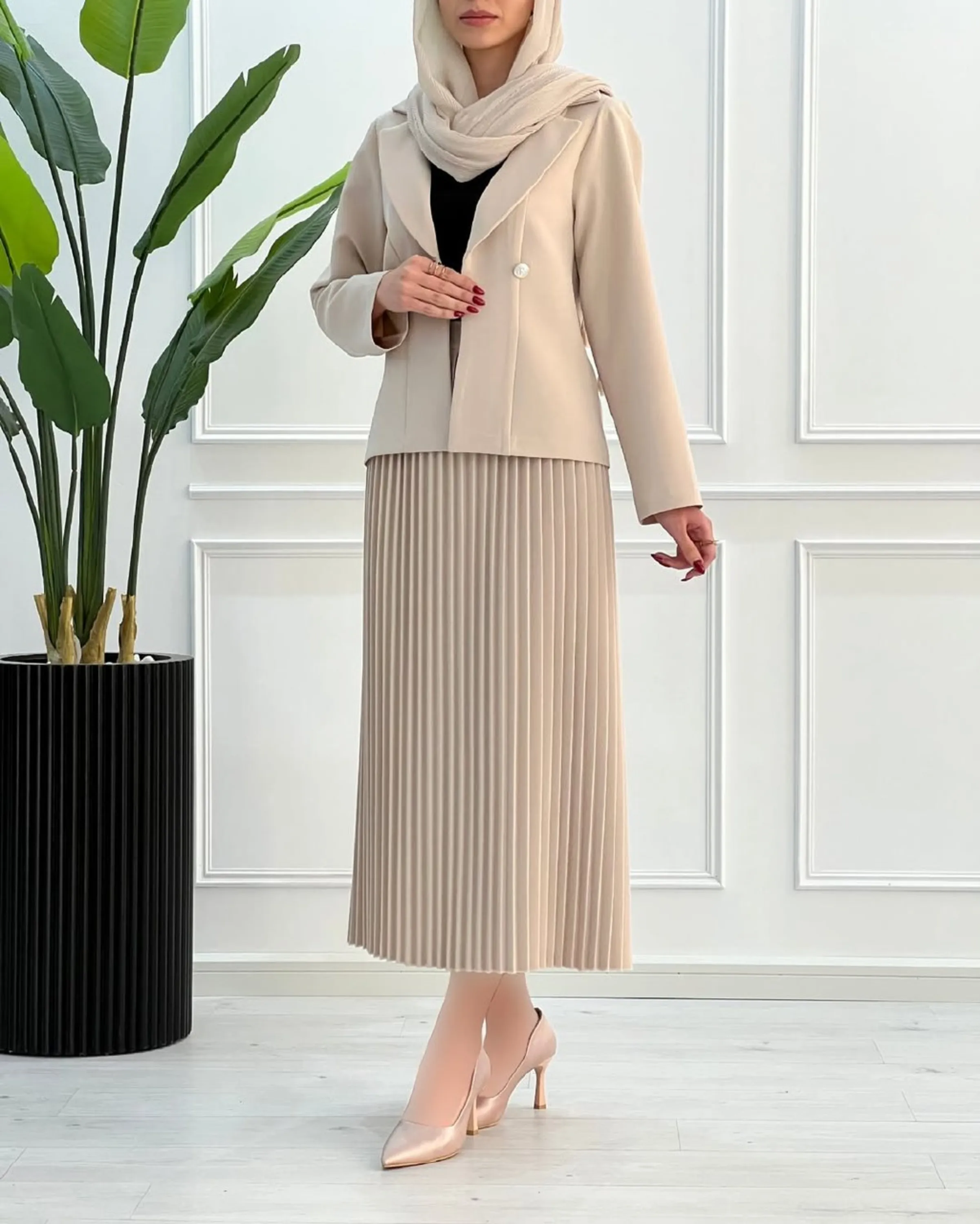 کت و دامن پلیسه