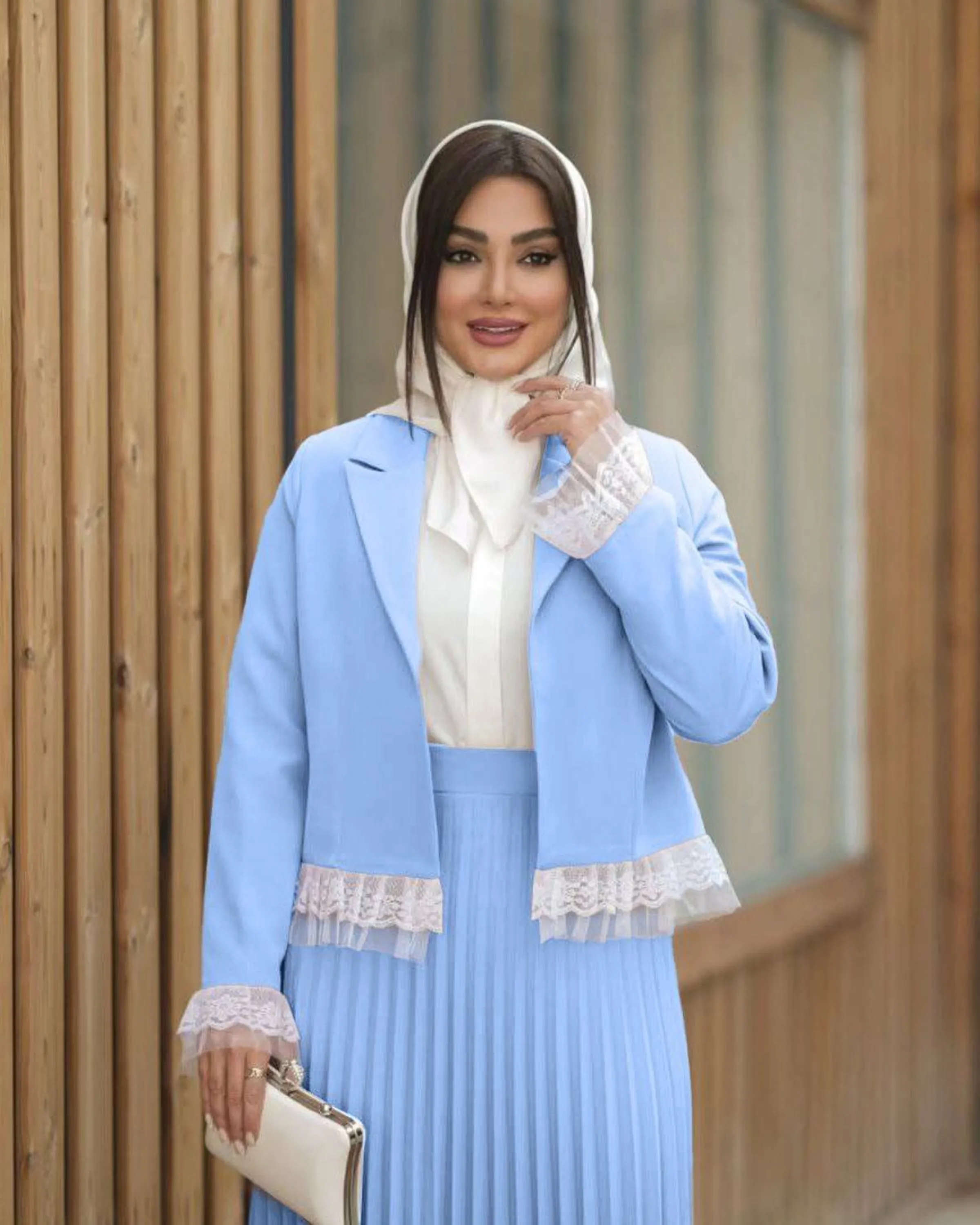 کت و دامن پلیسه