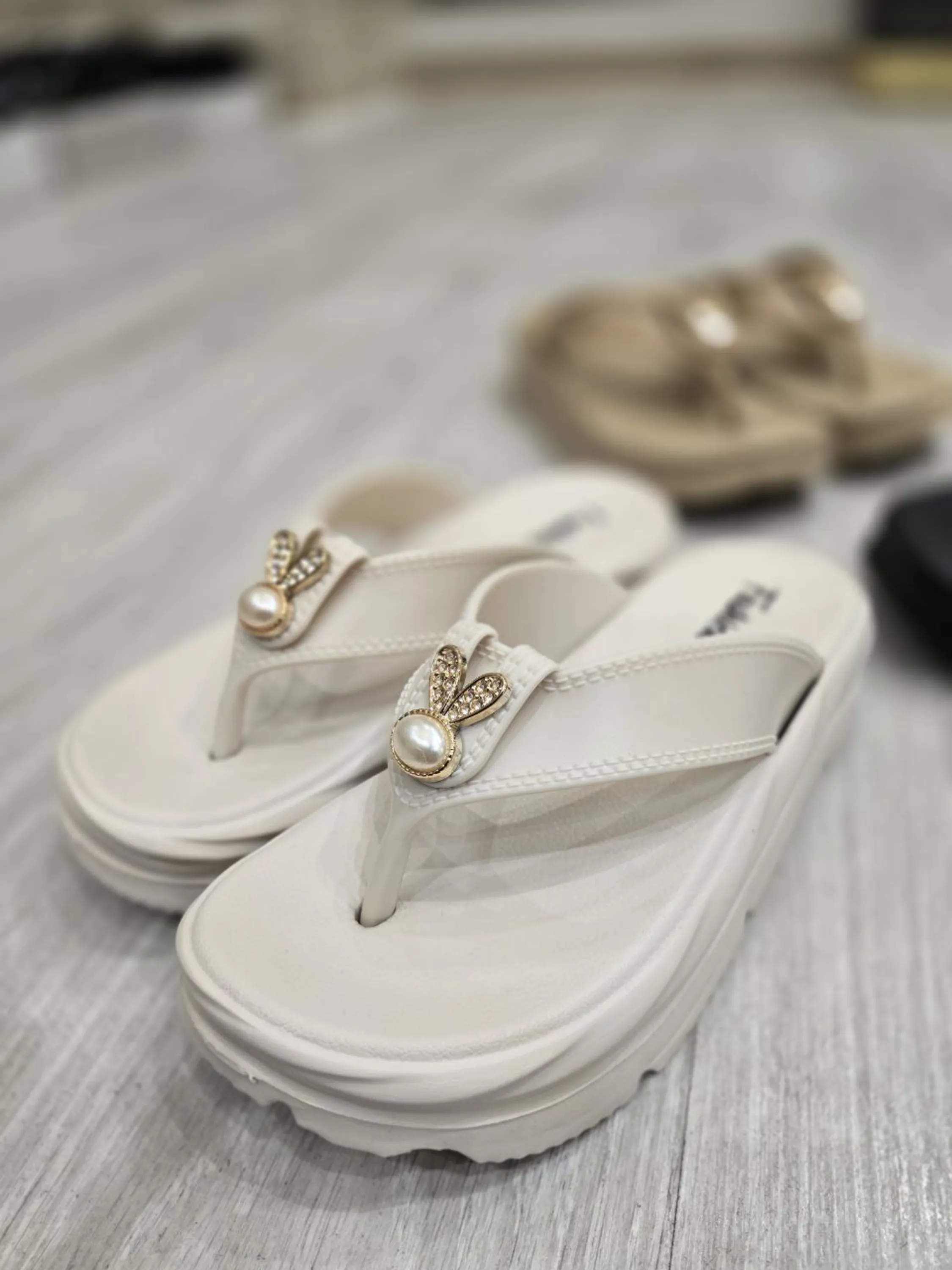 دمپایی زنانه انگشتی