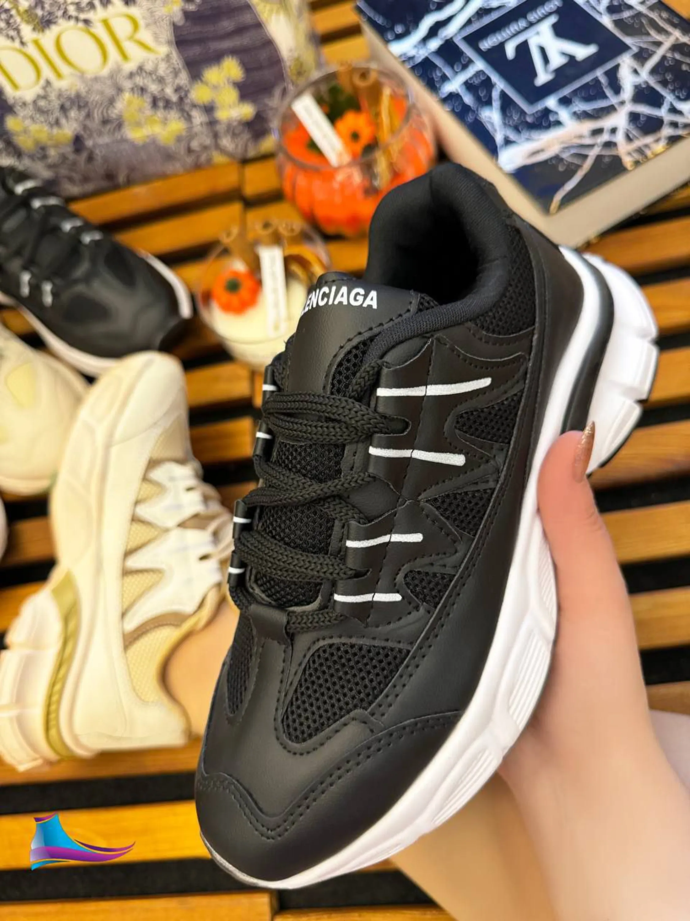 کتونی دخترانه لژدار