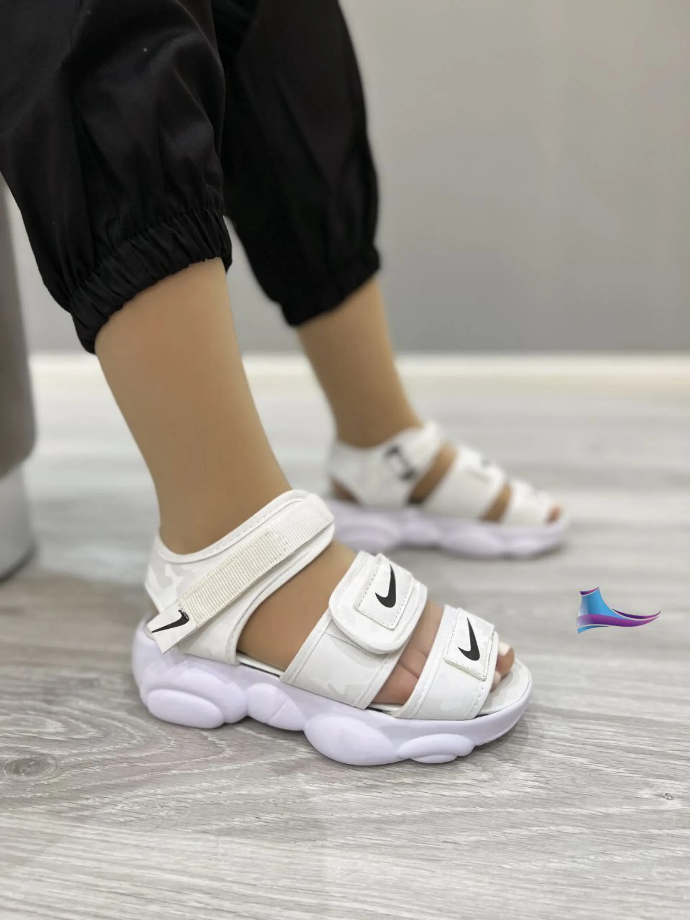 صندل دخترانه نایک