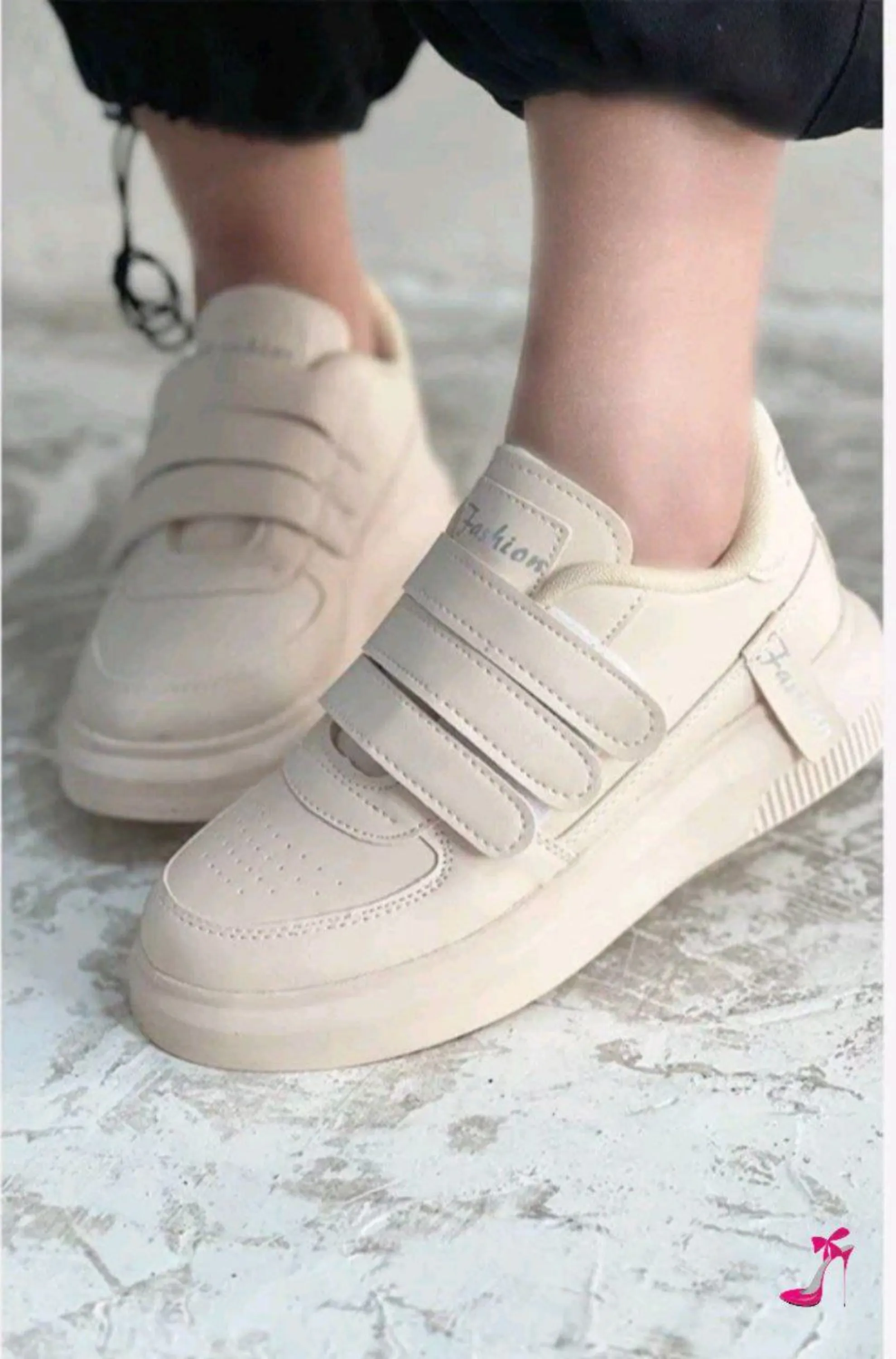 کتونی سه چسب