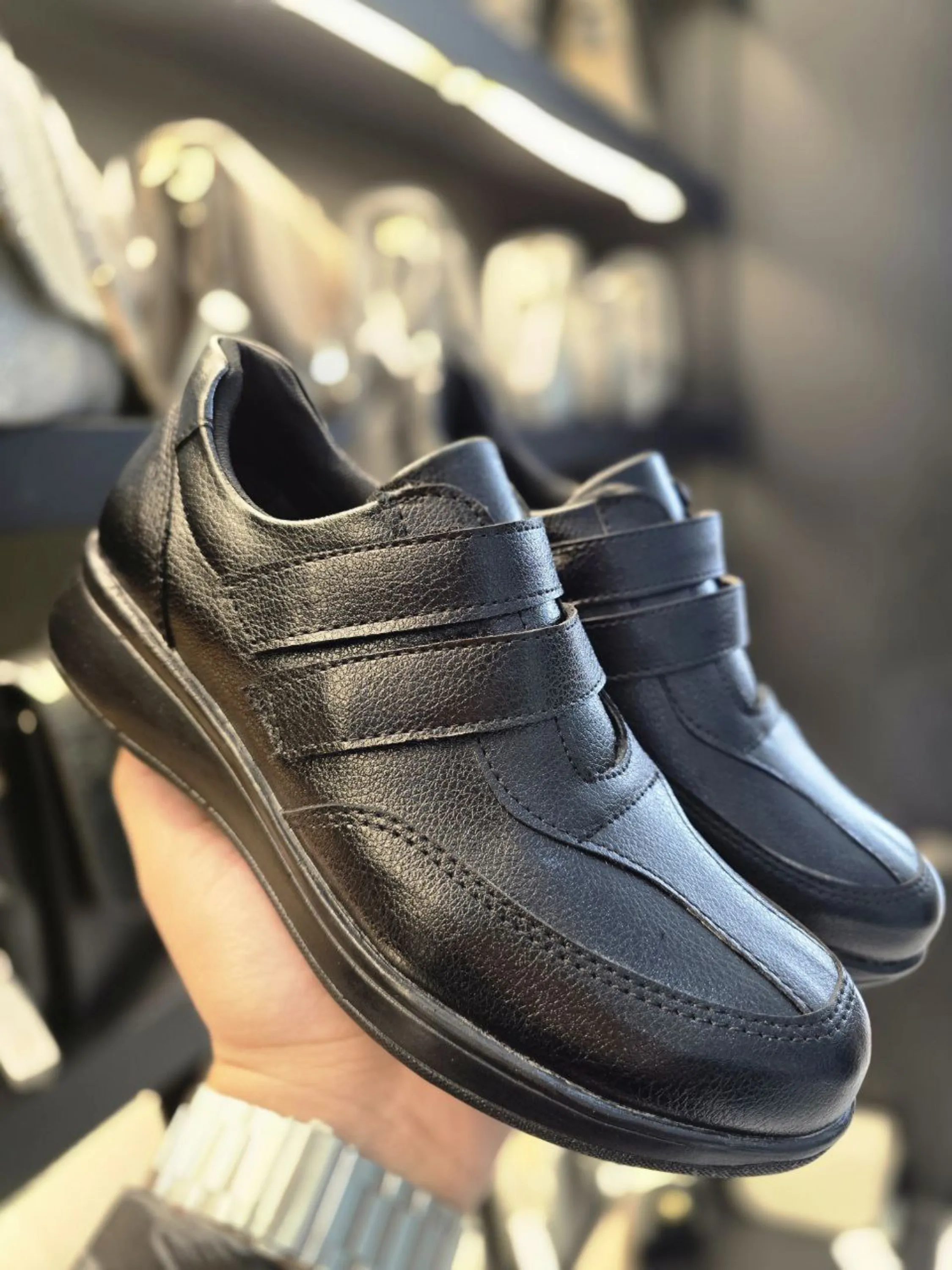 کفش کلاسیک دوچسبی