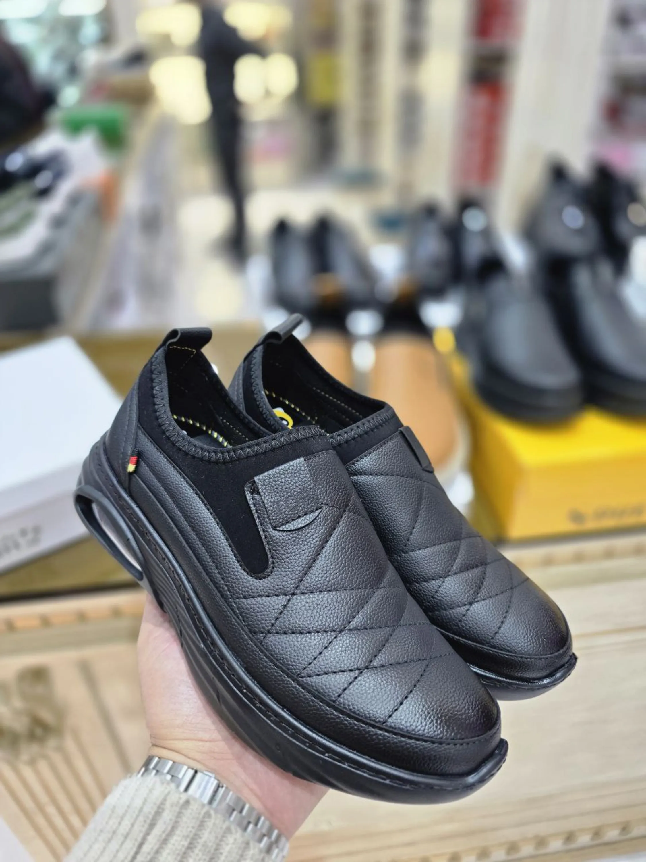 کفش طبی لبخند