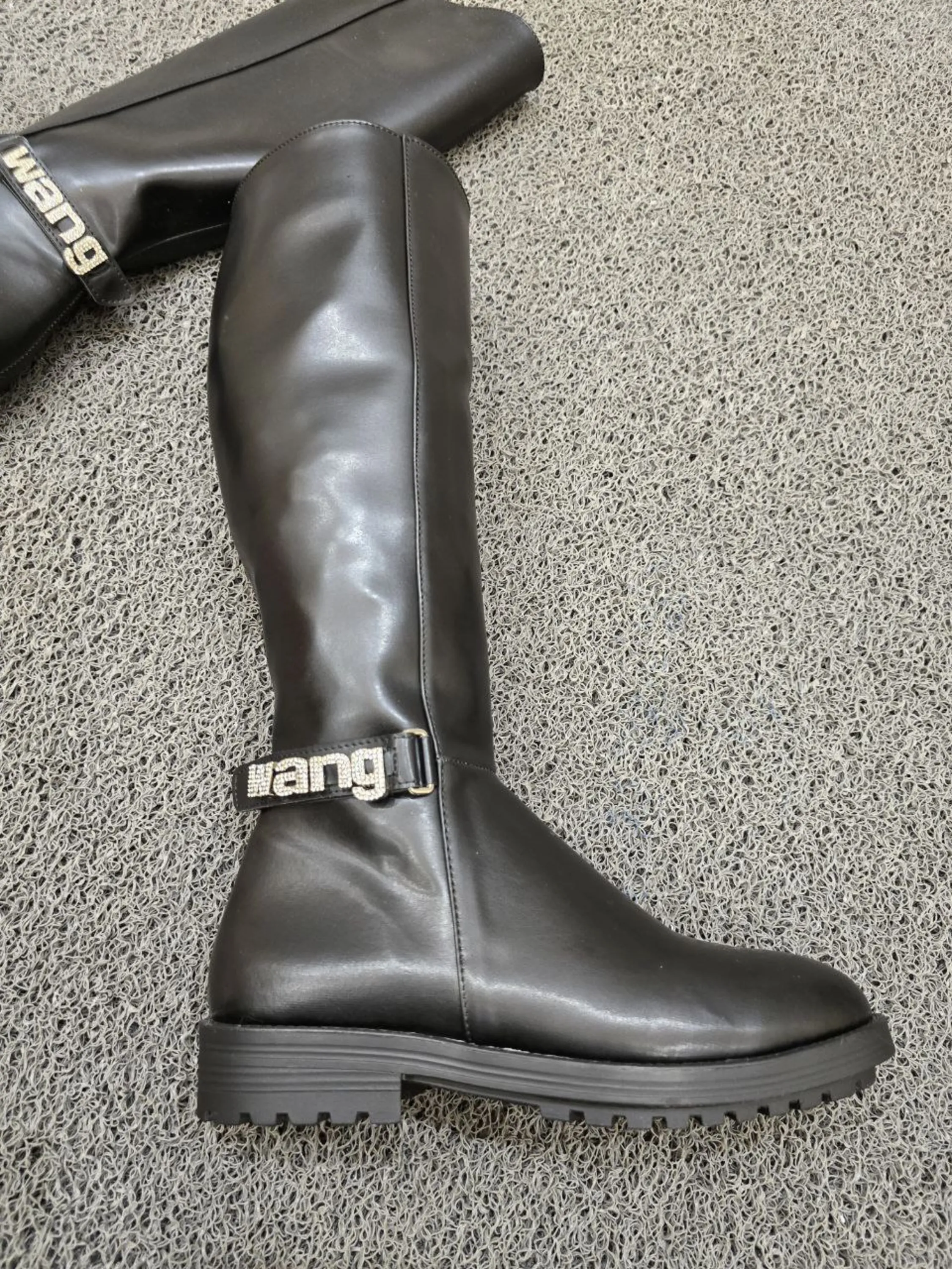 بوت بلند ونگ