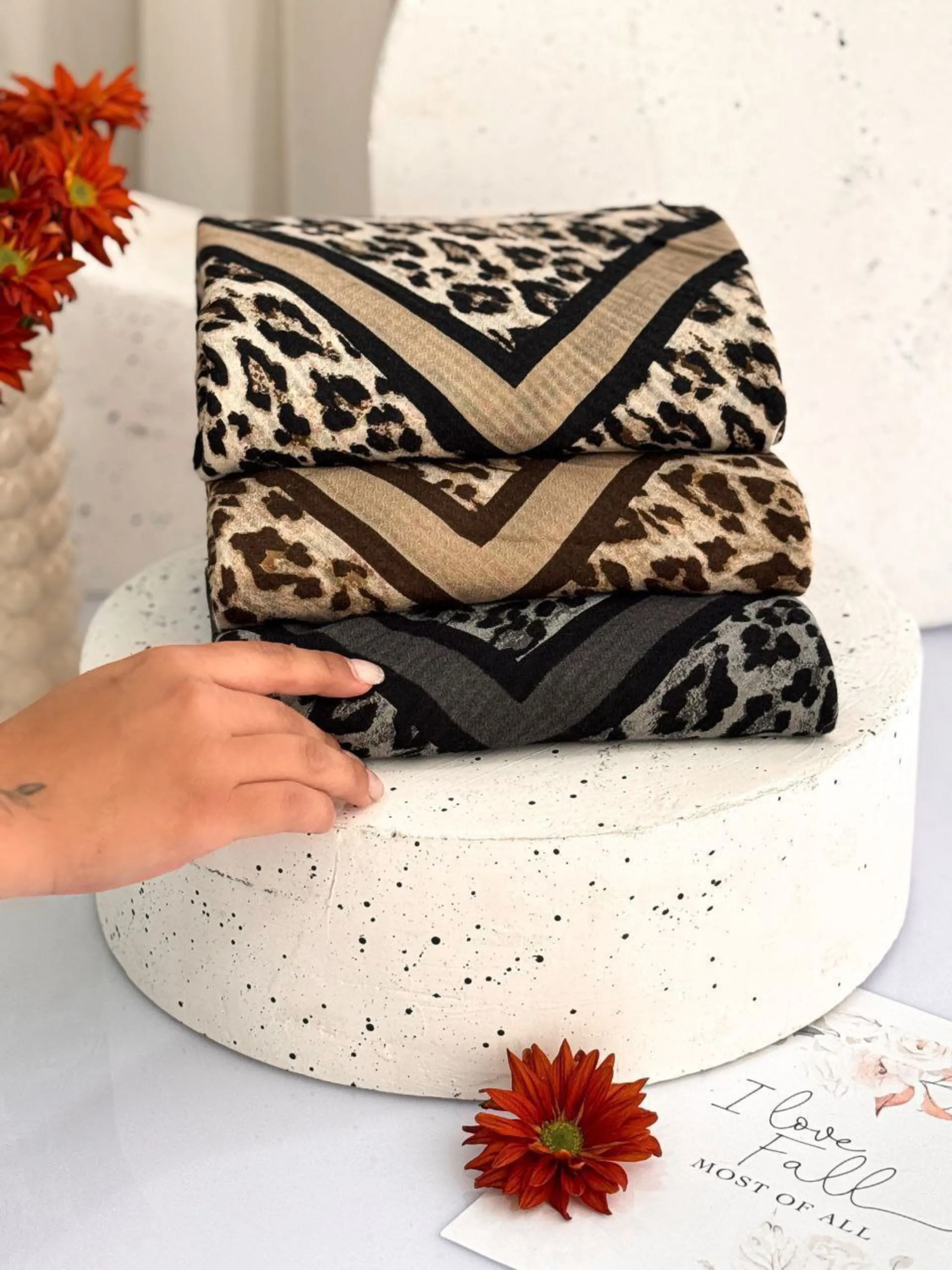 روسری نخی پاییزه پلنگی