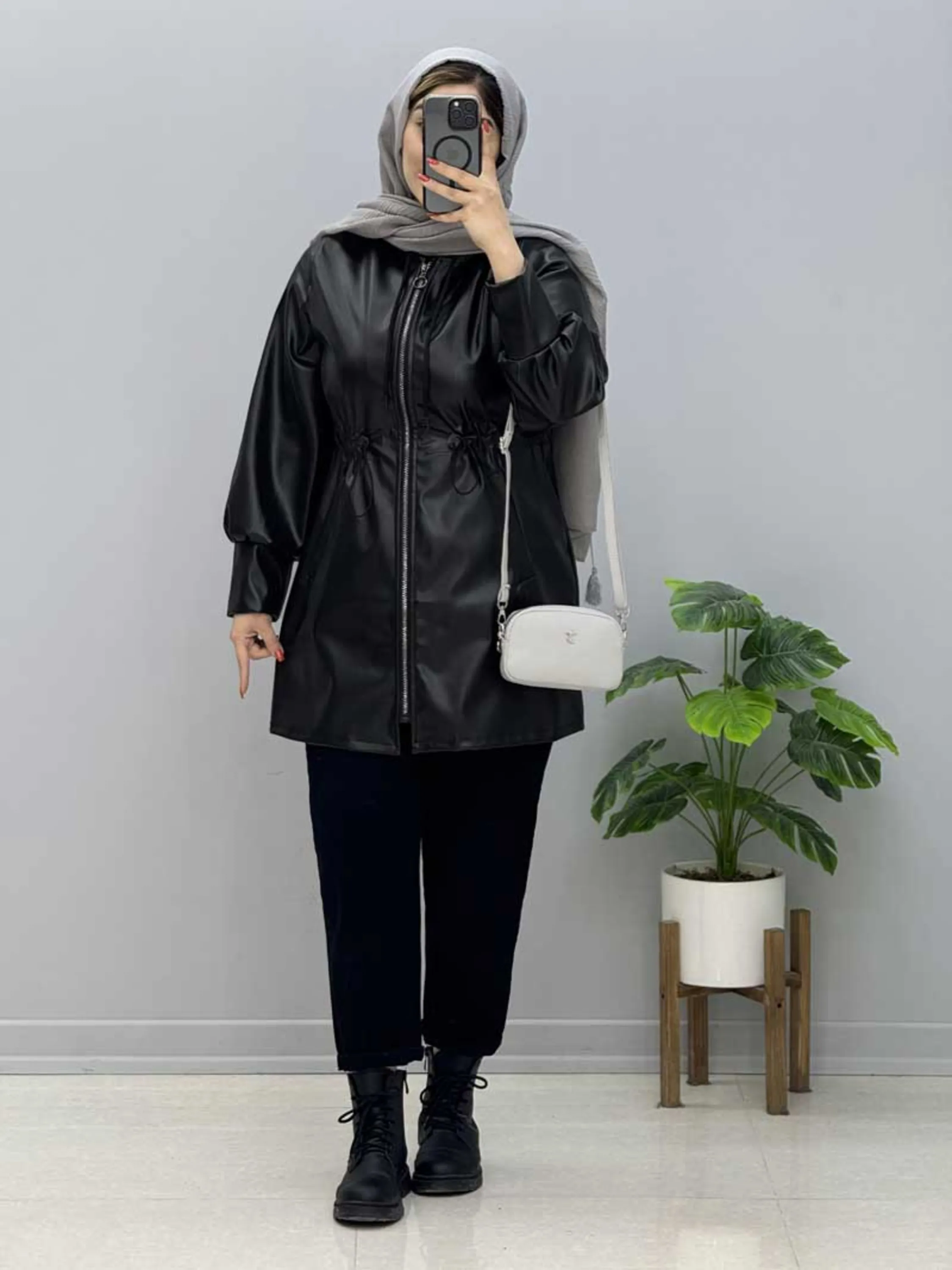 بارونی کلاهدار چرم