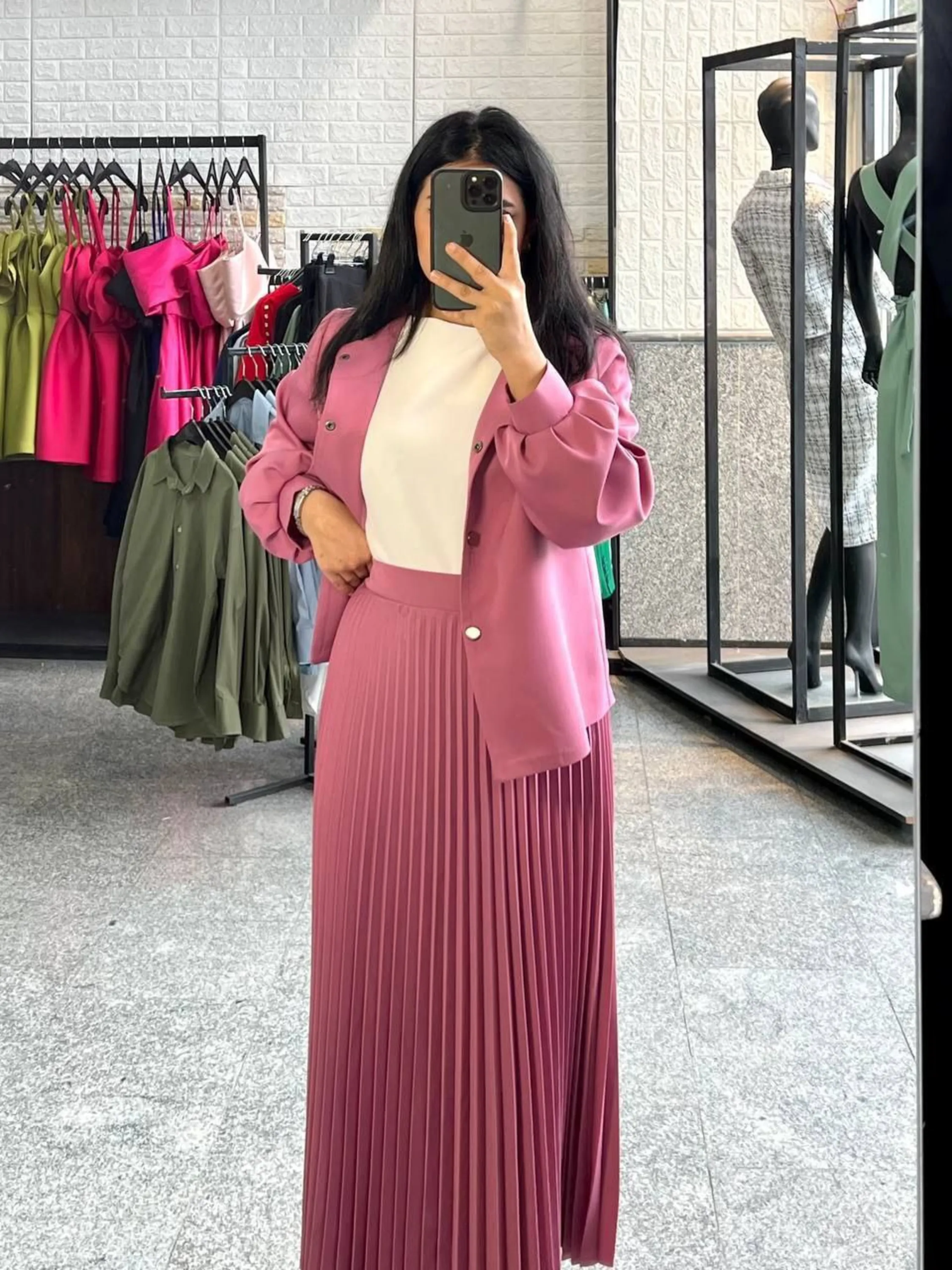 کت و دامن پلیسه