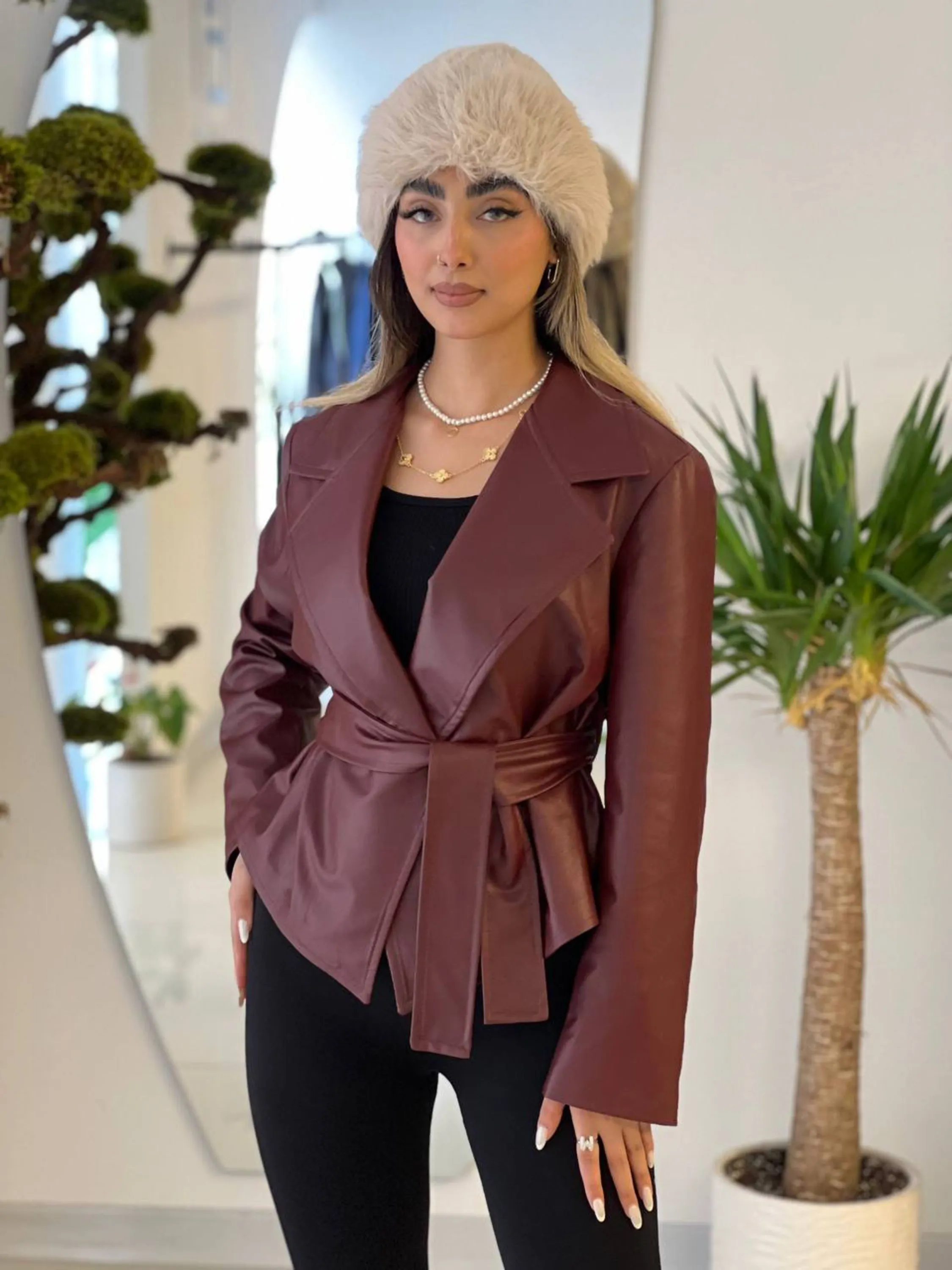 کت چرم کمردار