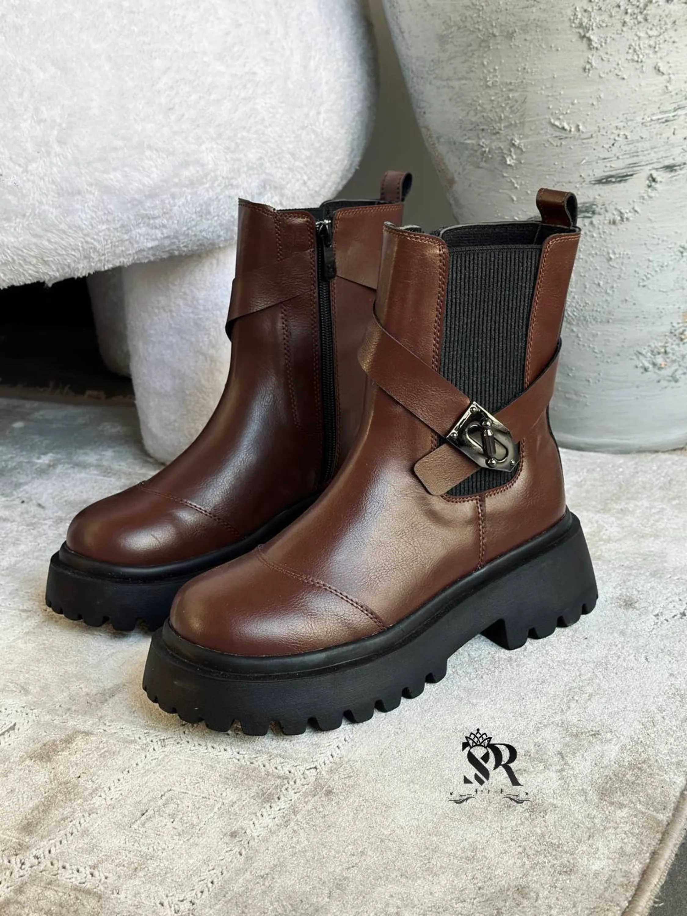 نیم بوت زیپی چرم