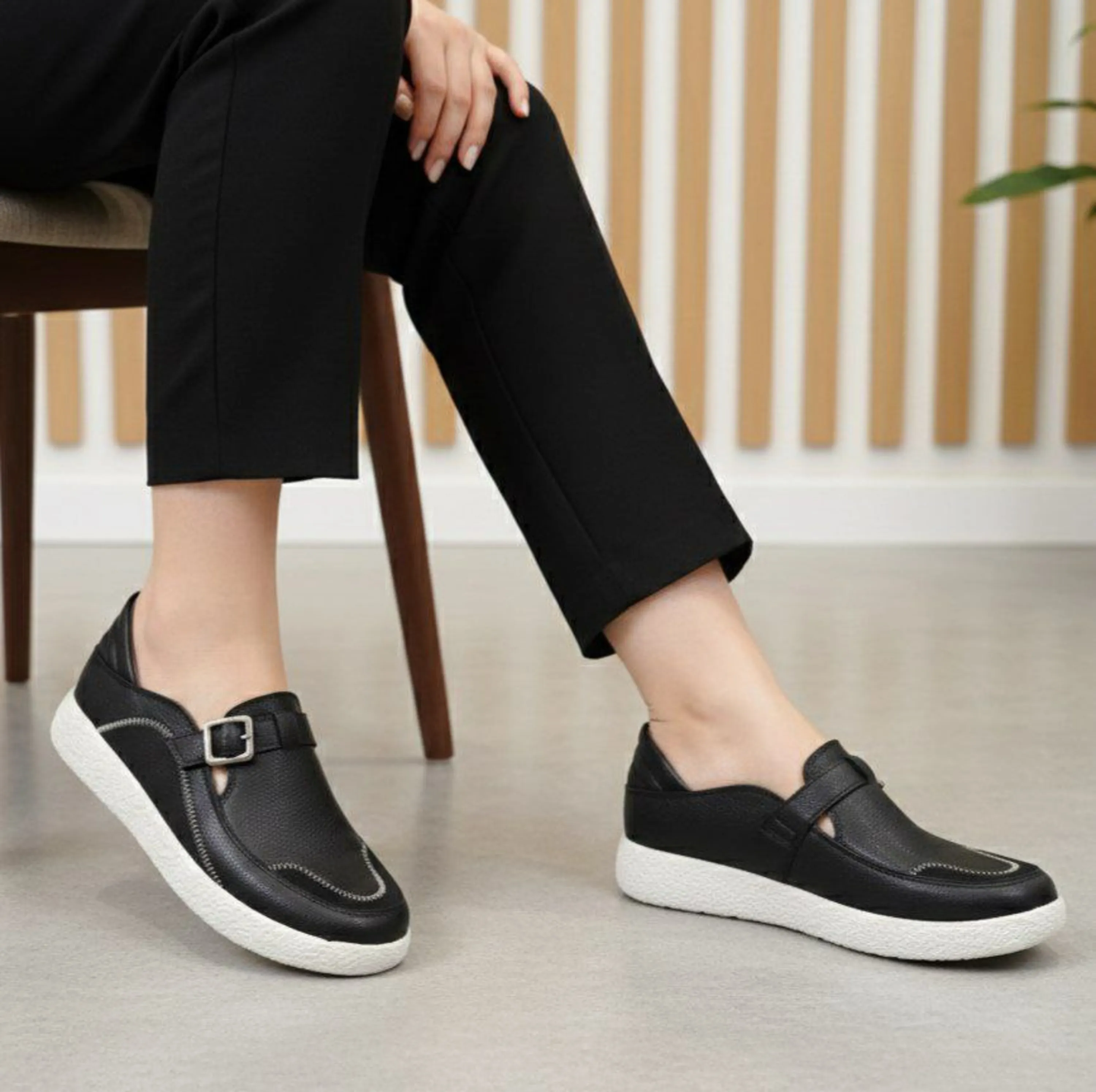 کفش کلاسیک سگک دار