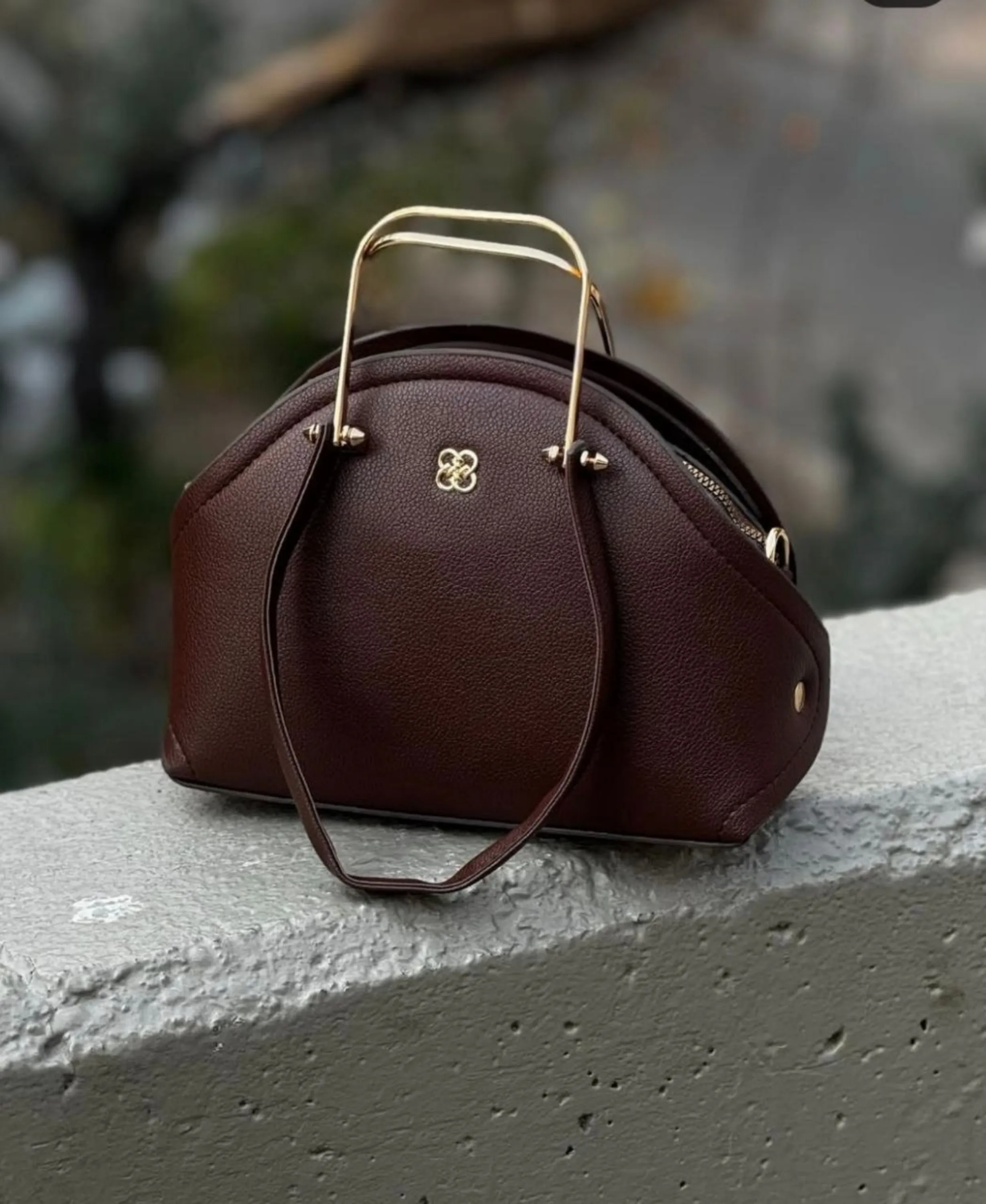 کیف دسته فلزی نیم دایره