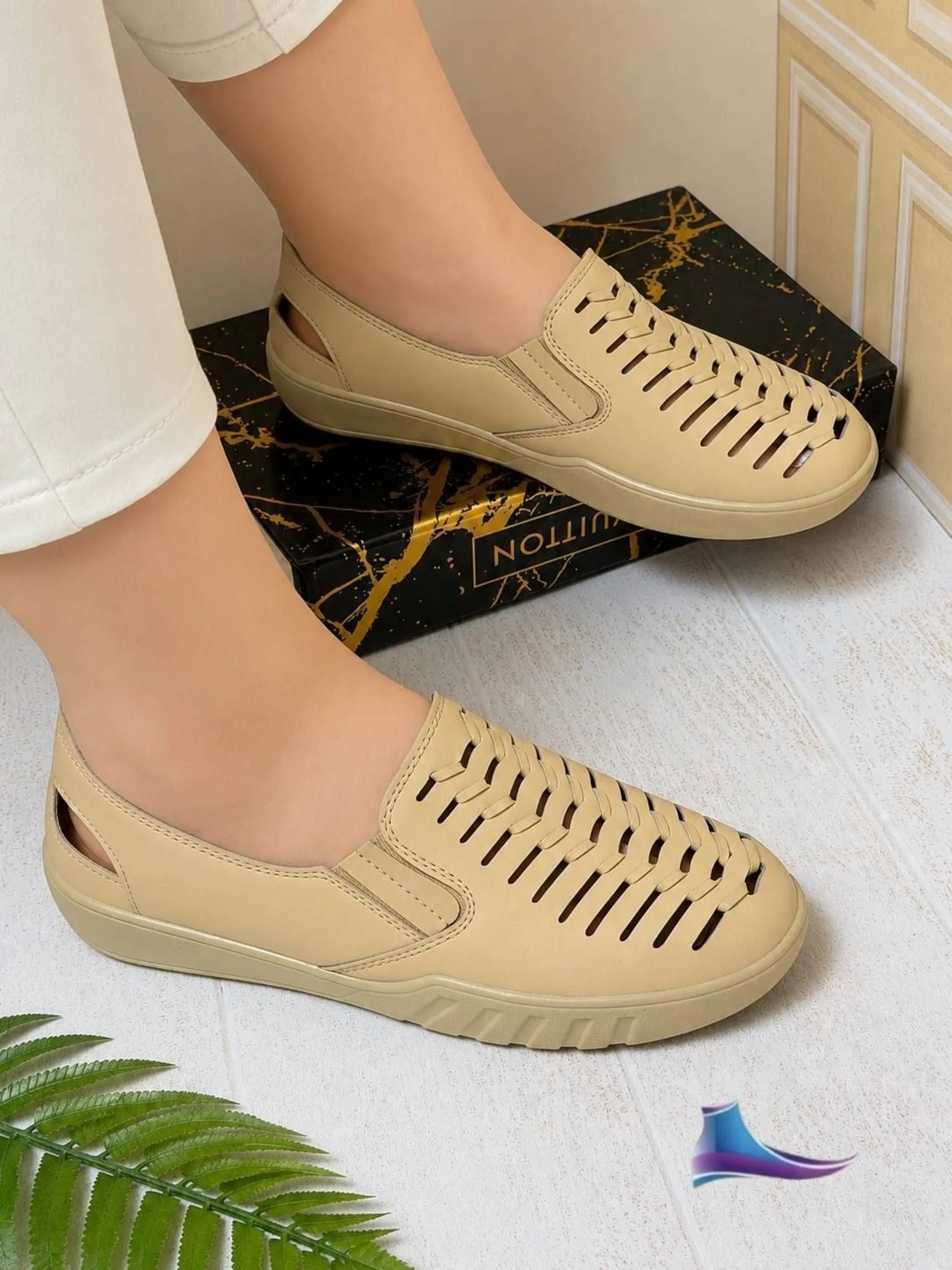کفش کلاسیک زنانه کش دار لیزری کد 826